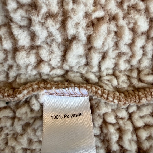 Vera Bradley | Tan Teddy Robe with Patterned Trim - Picture 8 of 9